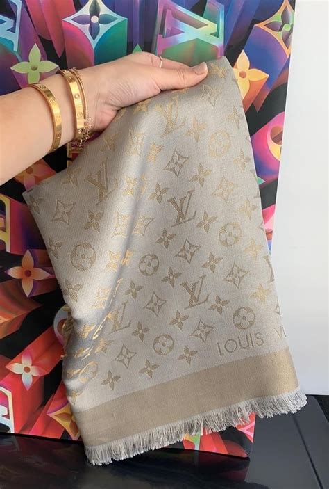 Louis vuitton shawl .